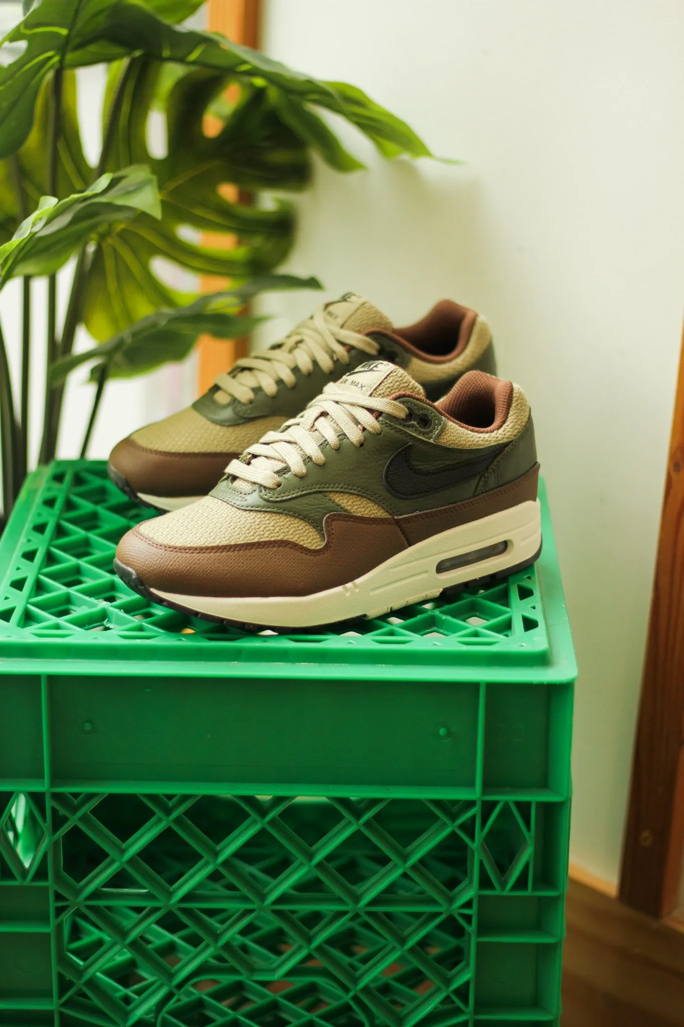 AIR MAX 1 ESS PRM "NEUTRAL OLIVE"