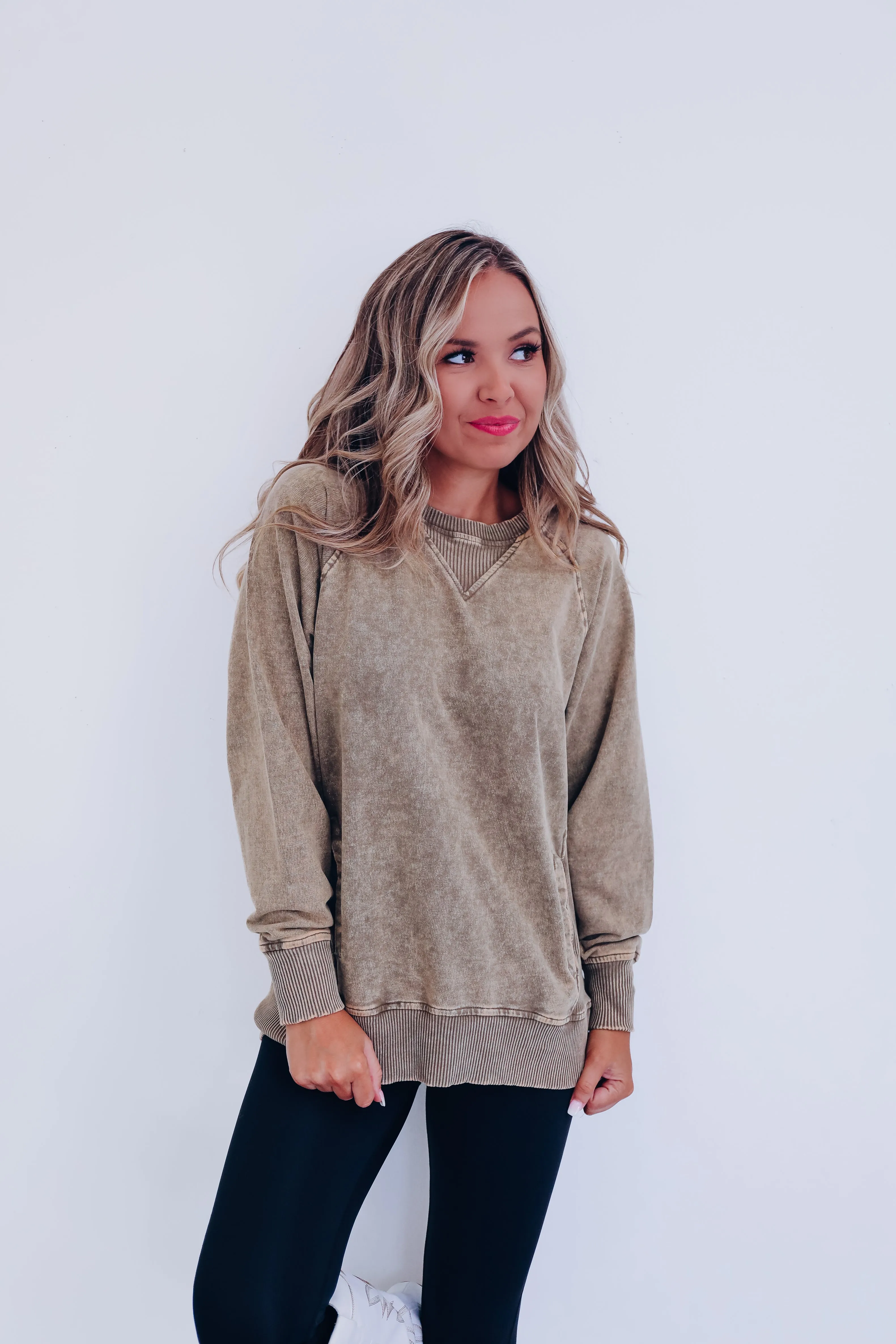 Amelia Acid Washed Sweatshirt - Mocha