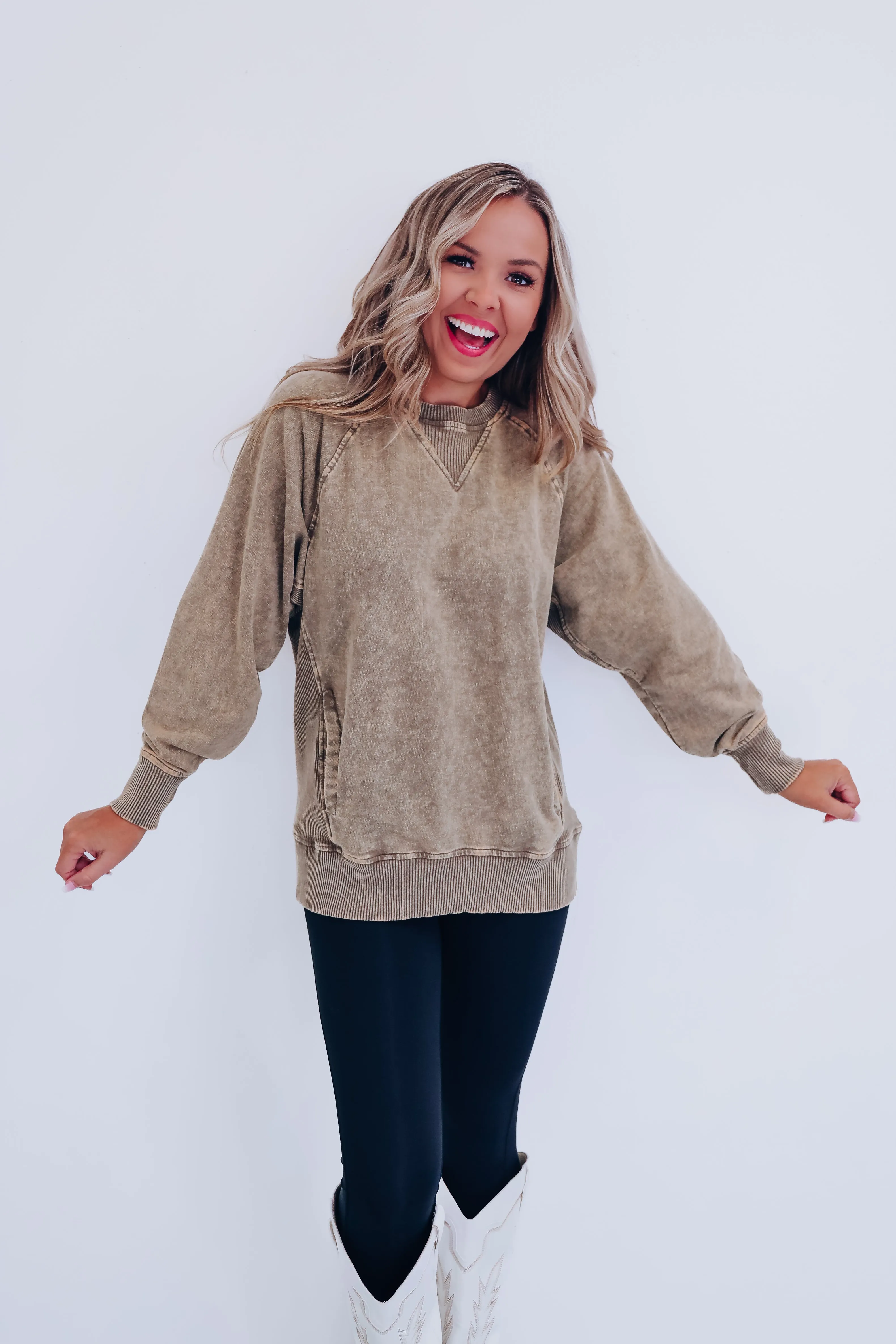 Amelia Acid Washed Sweatshirt - Mocha