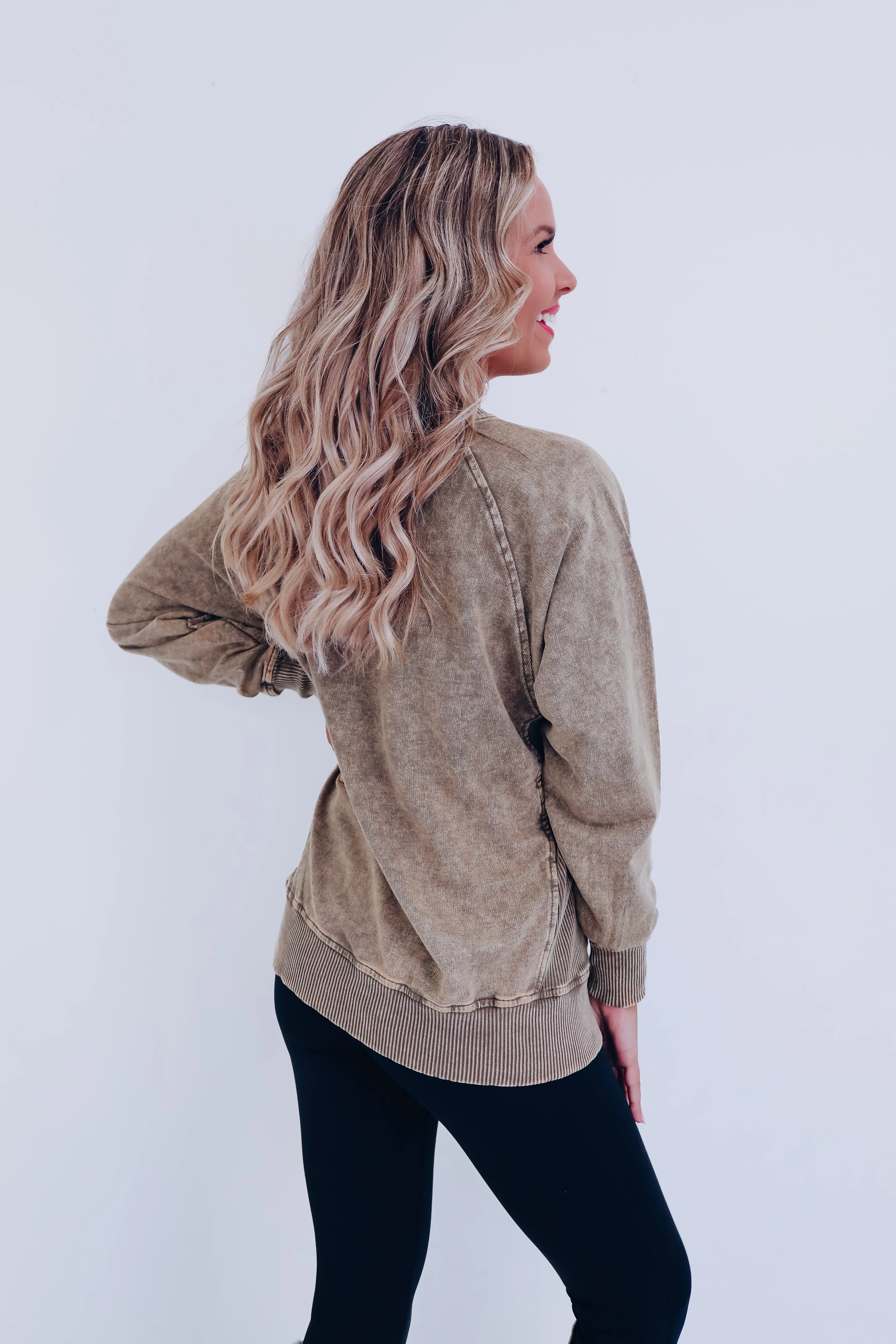 Amelia Acid Washed Sweatshirt - Mocha