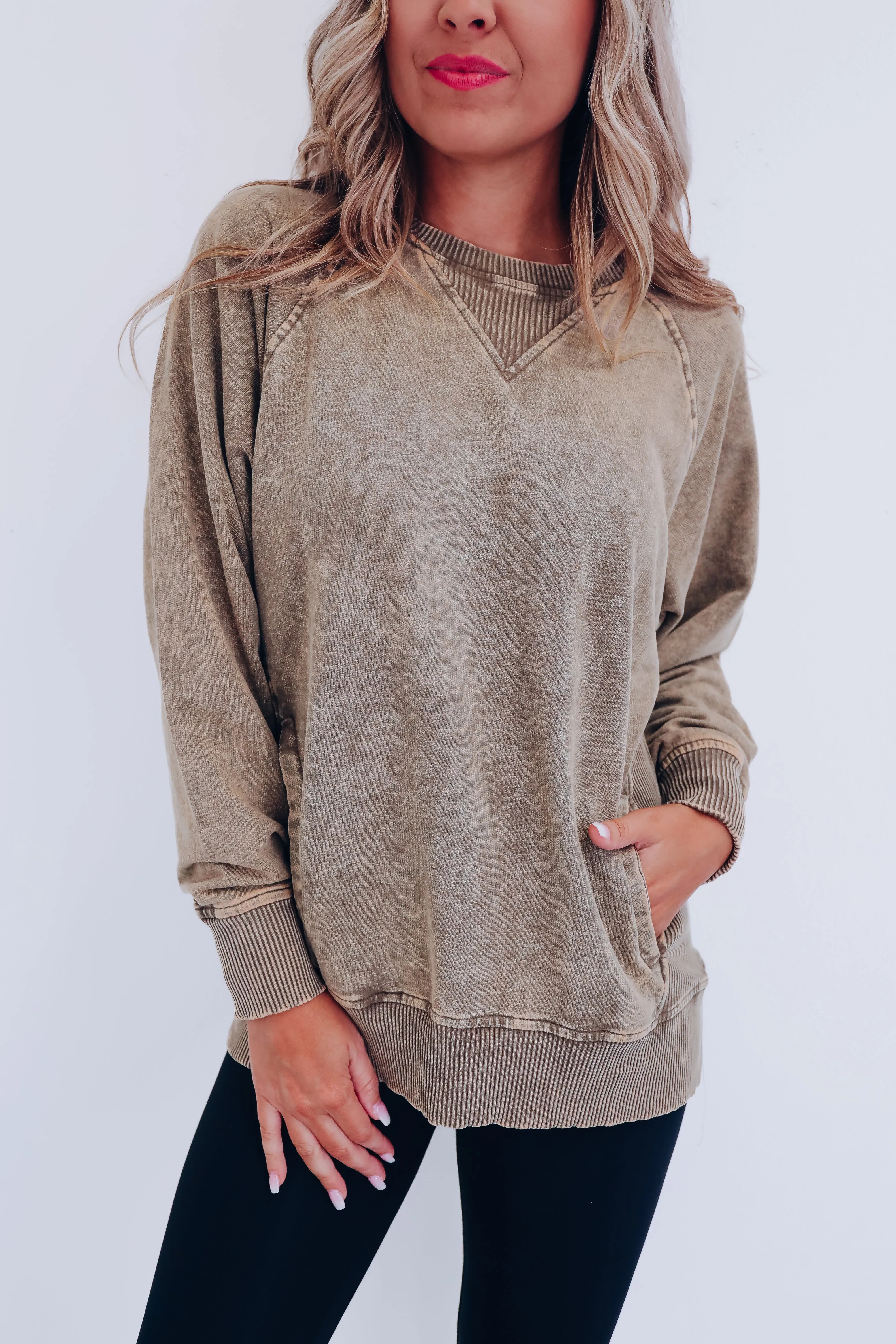 Amelia Acid Washed Sweatshirt - Mocha