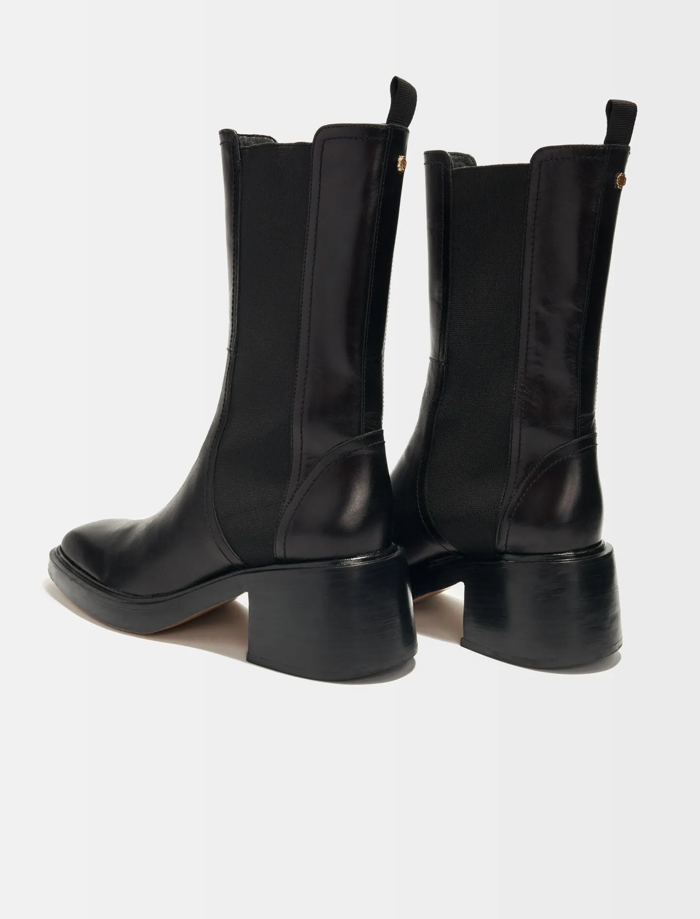 BLACK LEATHER ANKLE BOOTS AND SQUARE TOE