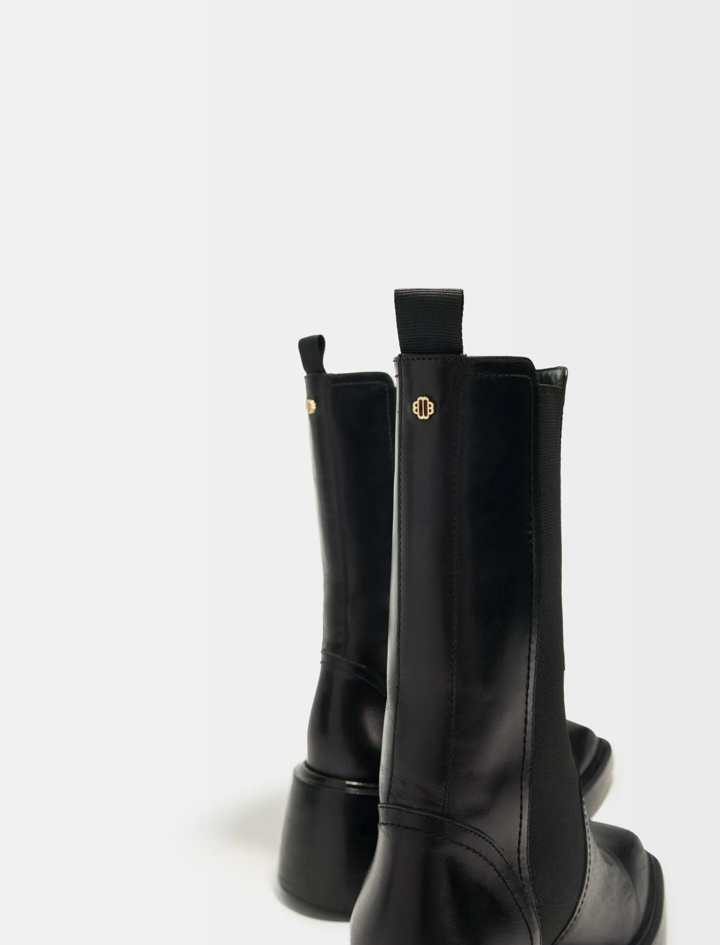 BLACK LEATHER ANKLE BOOTS AND SQUARE TOE