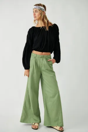 Free People Light As Spring Trouser in Verde