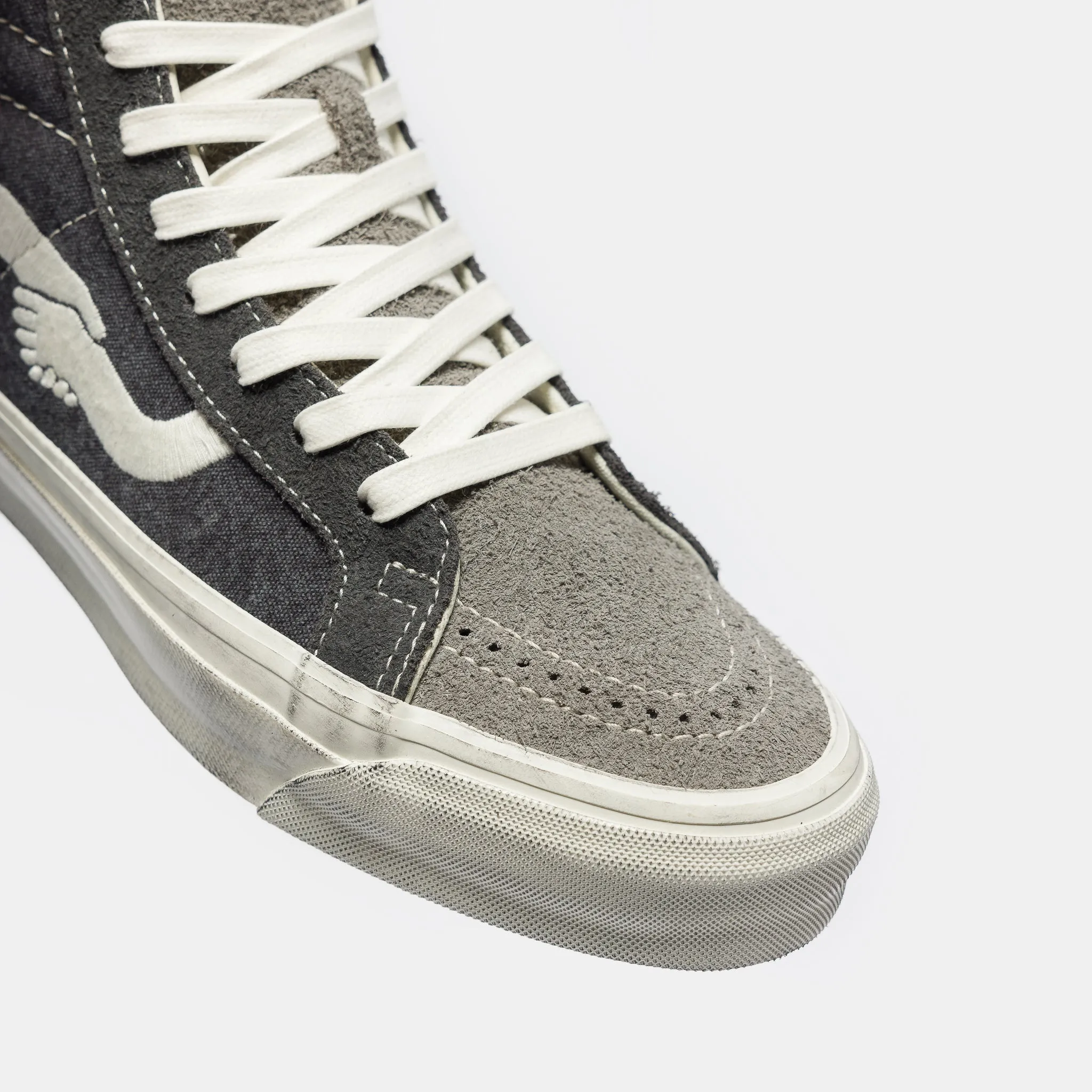 Notre LX Sk8-Hi Reissue 38 Sneaker in Raven