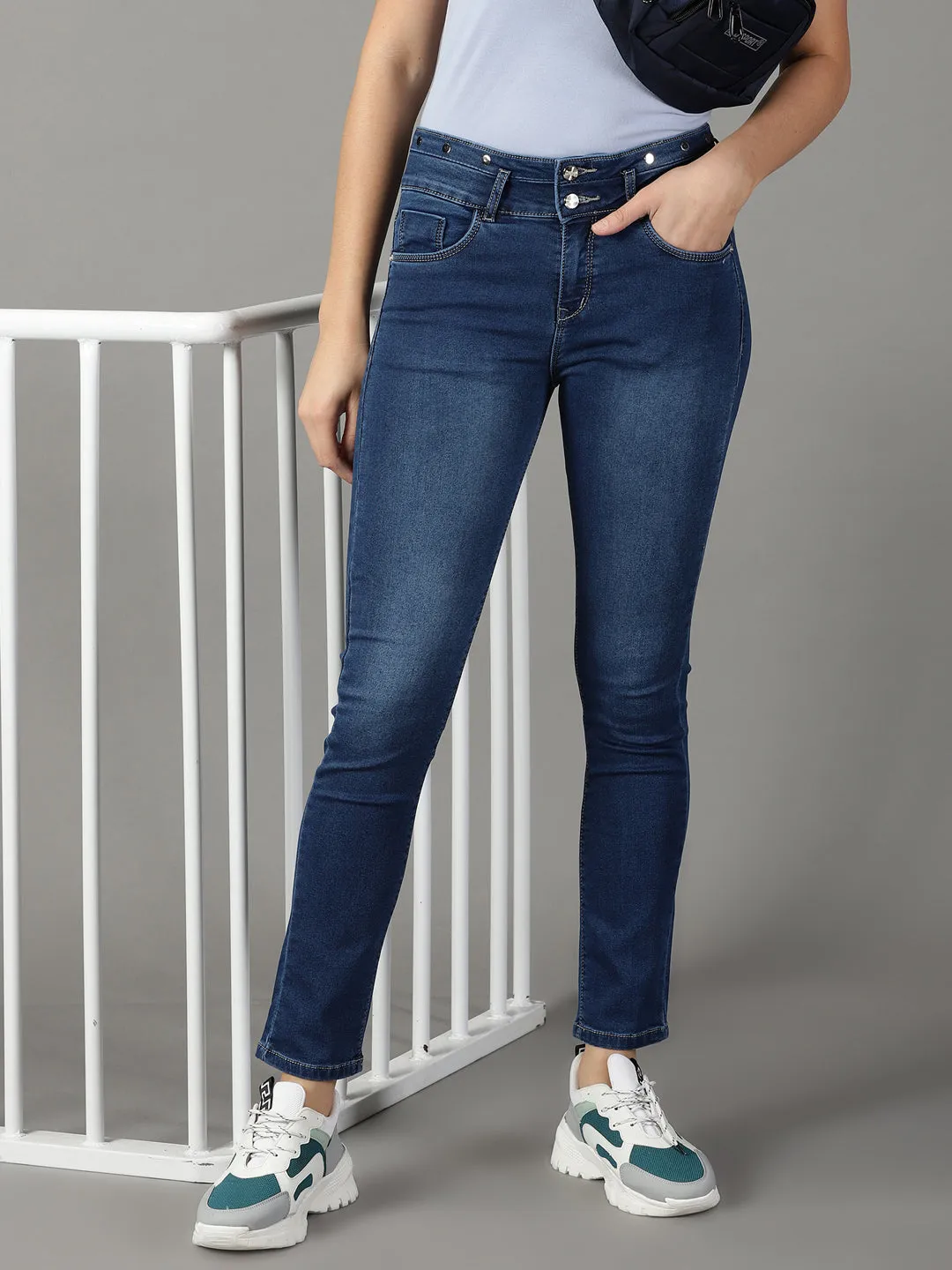 Women Solid Navy Blue Tapered Fit Denim Jeans